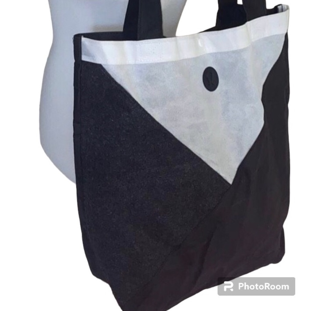 Lululemon Tote black and white